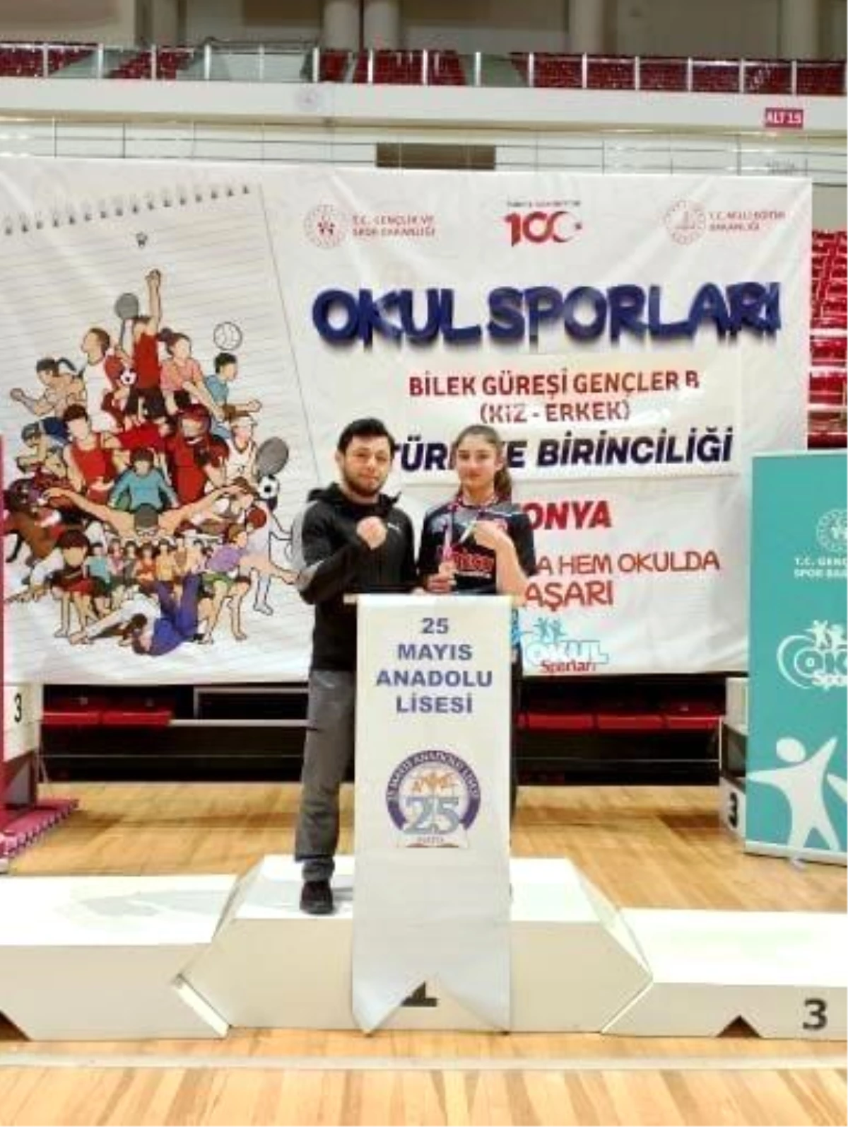 Samsunlu öğrenci, Okul Sporları Bilek Güreşi Şampiyonası\'nda Türkiye birincisi oldu