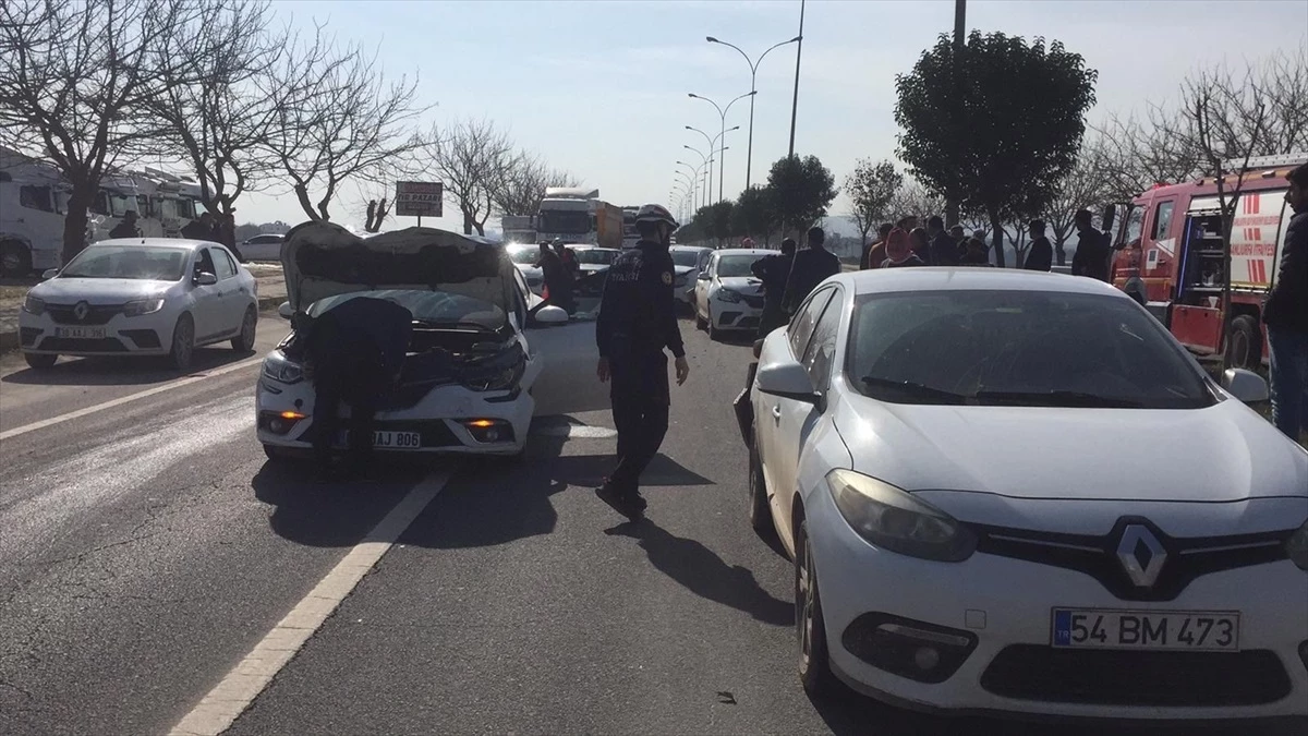 Şanlıurfa\'da 5 aracın karıştığı zincirleme kaza: 11 yaralı