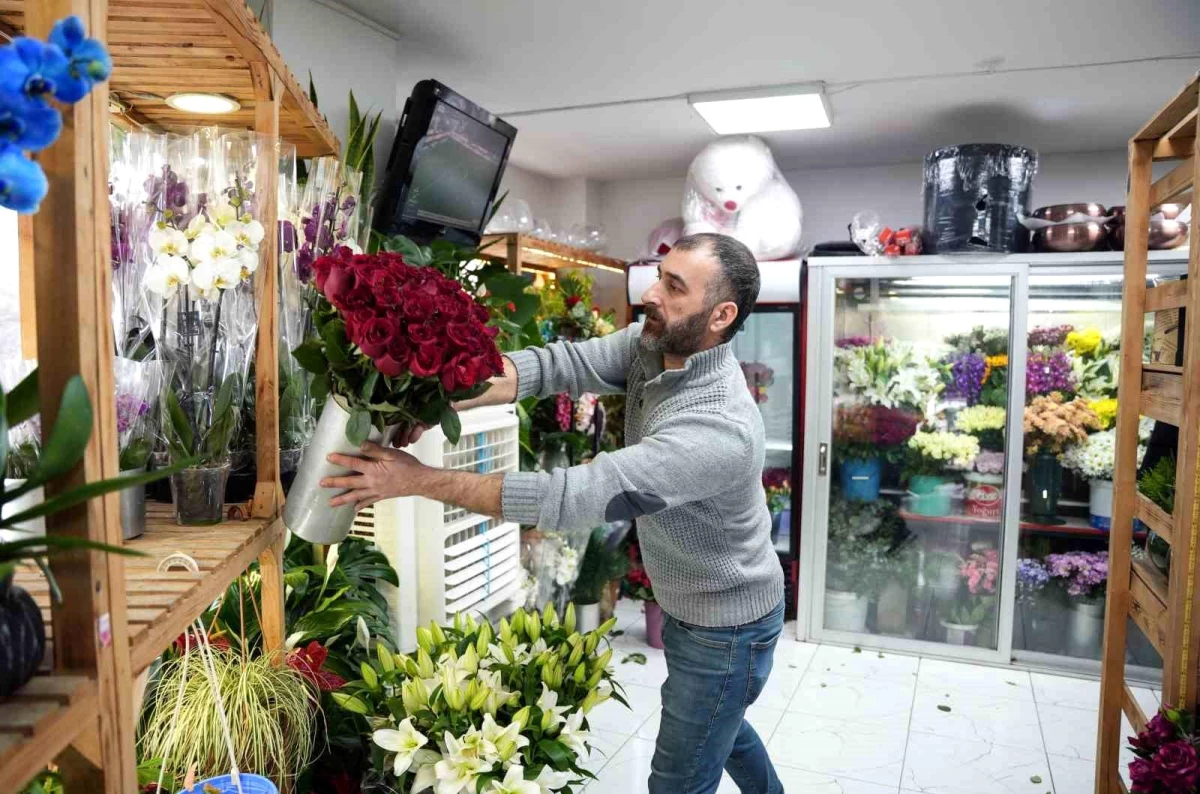 İstanbul\'da Sevgililer Günü\'ne sayılı günler kala gül fiyatları tavan yaptı