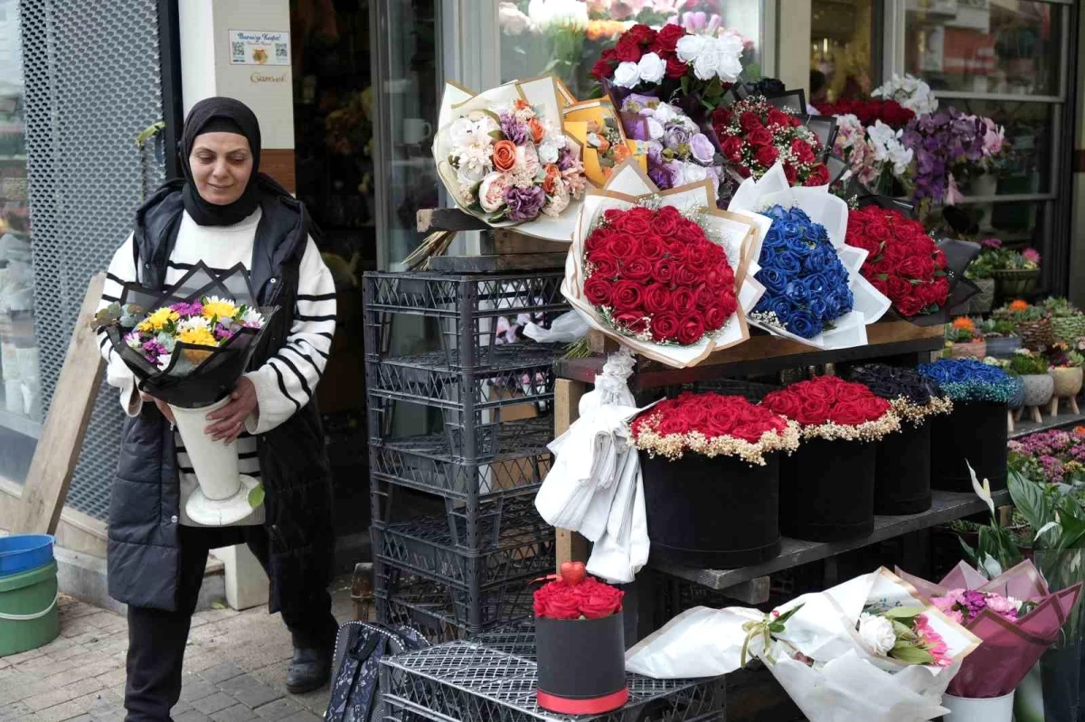 Bursa\'da Sevgililer Günü öncesi çiçekçiler yoğun mesai yapıyor