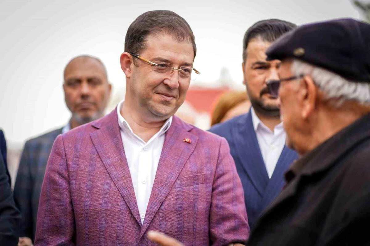 Cumhur İttifakı Mersin Büyükşehir Belediye Başkan Adayı Serdar Soydan, Mersin\'in ilçelerini ziyaret etti