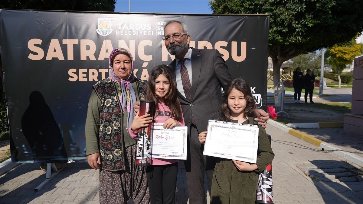 Mersin Tarsus\'ta 180 öğrenciye satranç eğitimi sertifikaları verildi