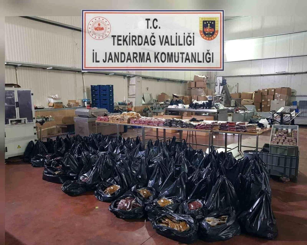 Tekirdağ\'da 3 milyon liralık kaçak nargile tütünü ele geçirildi