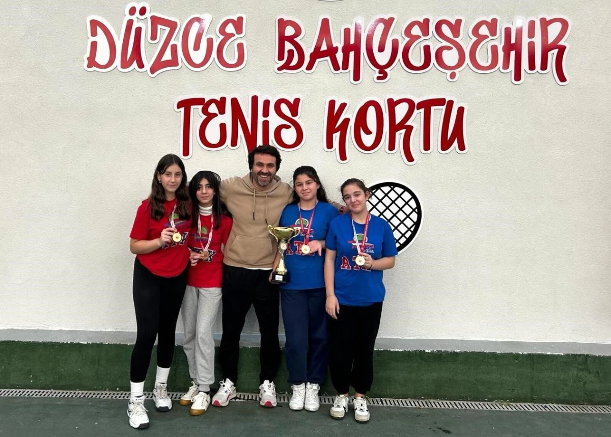 Düzce\'de Okul Sporları Yıldız Kızlar ve Yıldız Erkekler Tenis Müsabakaları Sonuçlandı