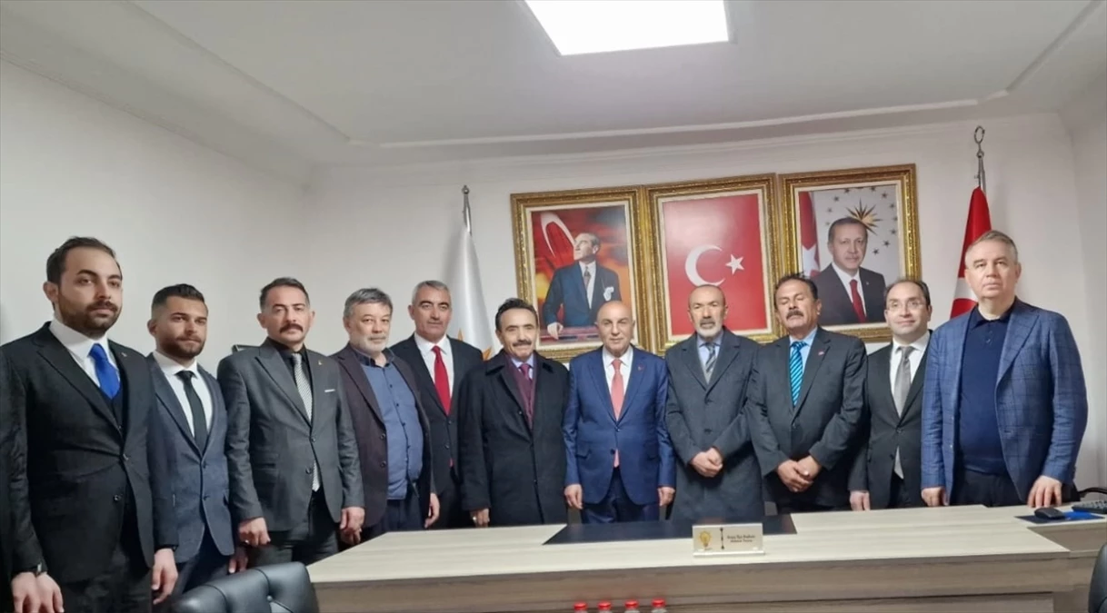 Cumhur İttifakı\'nın Ankara Büyükşehir Belediye Başkan adayı Turgut Altınok, Evren\'de Seçim Koordinasyon Merkezi açtı
