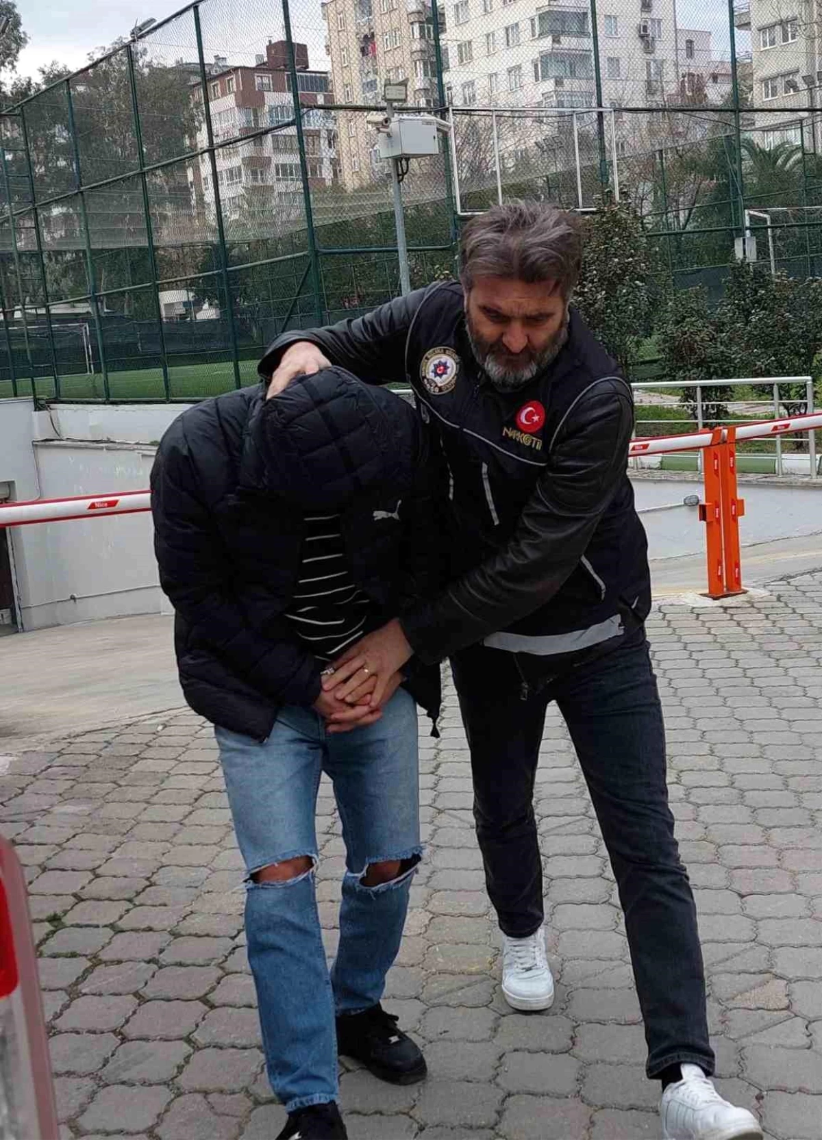 Samsun\'da Uyuşturucu Ticaretinden Gözaltına Alınan Şahıs Adliyeye Sevk Edildi