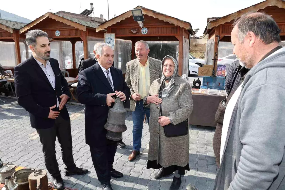 Talas Belediye Başkanı Antika Pazarı\'nda Duygusal Anlar Yaşattı