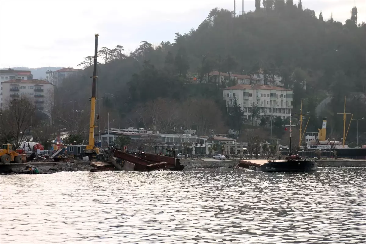 Zonguldak açıklarında batan kuru yük gemisinin kayıp mürettebatı için arama çalışmaları devam ediyor