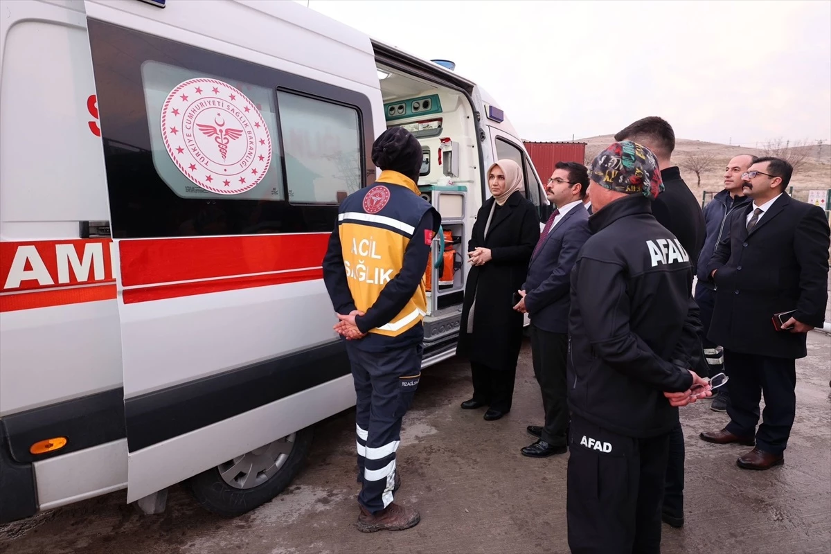 Afyonkarahisar\'da Tesisin Asma Tavanı Çöktü, 11 Kişi Yaralandı