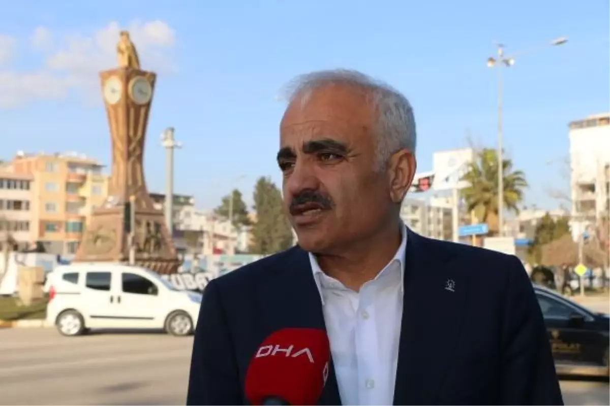 AK Parti Adıyaman Belediye Başkan Adayı Ziya Polat, depremin simgesi haline gelen saat kulesinde vatandaşlarla bir araya geldi