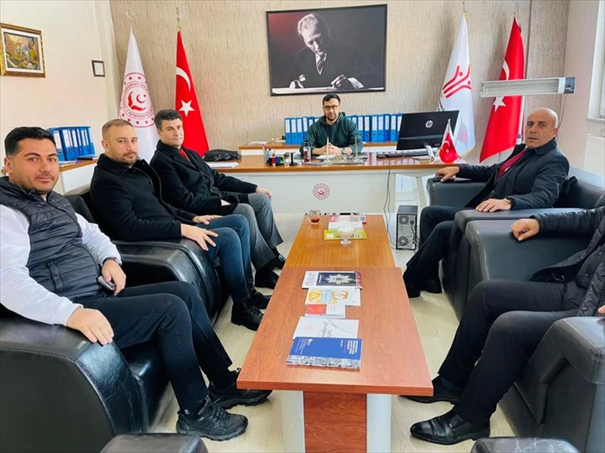 AK Parti Çaldıran Belediye Başkan Adayı Ferman Yıldırım, Kaymakamı Ziyaret Etti