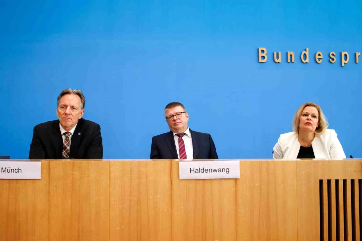 Almanya İçişleri Bakanı, aşırı sağcı eğilimlere karşı önlem paketi açıkladı