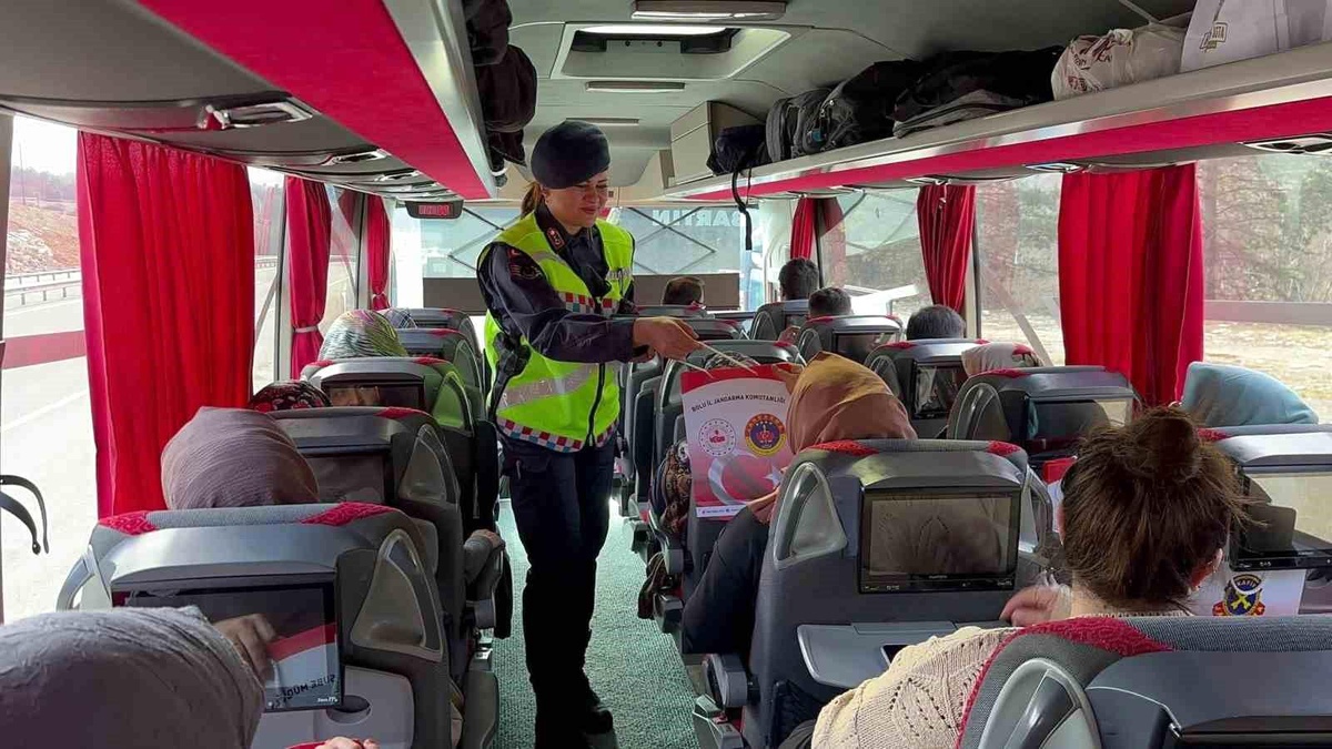 Bolu\'da Jandarma Ekipleri Yolcu Otobüslerine Trafik Denetimi Yaptı