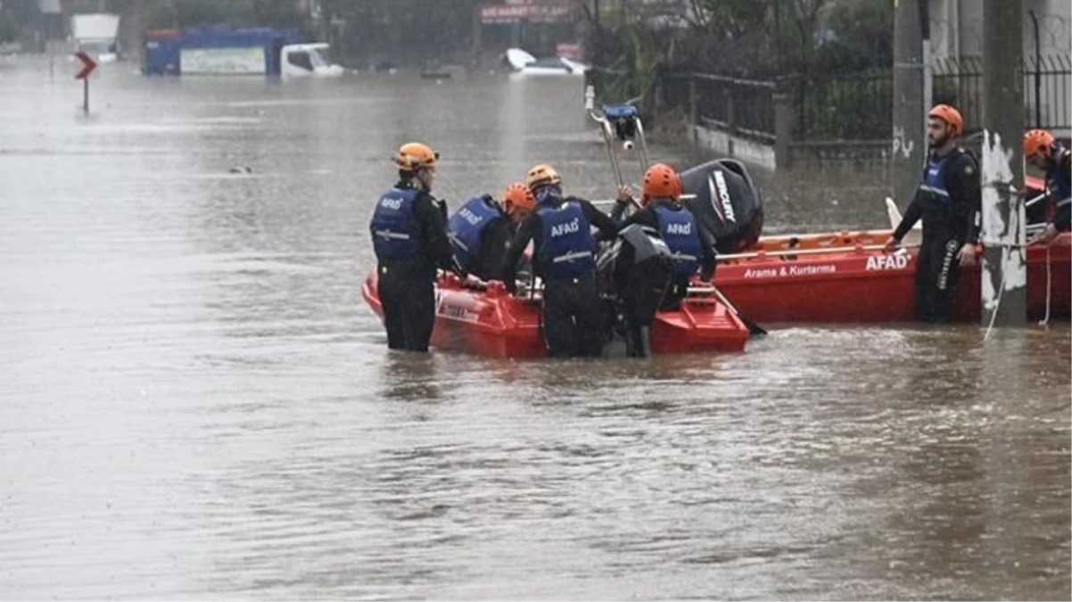 Antalya\'da sel nedeniyle 1 kişi hayatını kaybetti, 3 ilçede okullar yarın da tatil