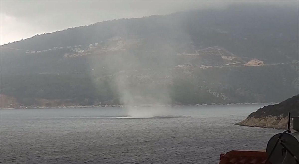 Antalya\'nın Kaş ilçesi açıklarında hortum oluştu