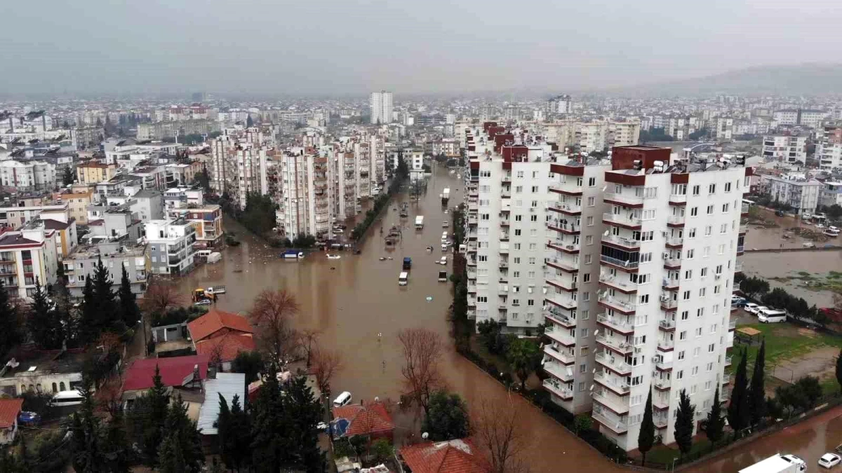 Antalya\'da Şiddetli Yağışlar Sonucu Su Baskınları