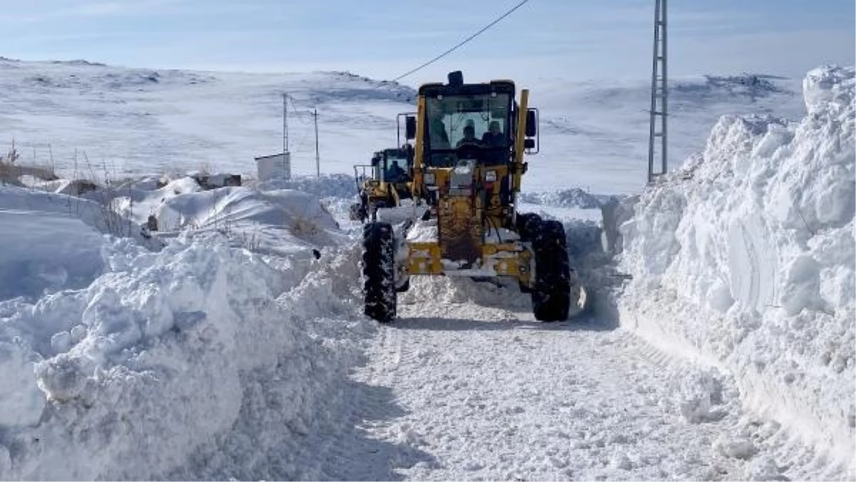 Ardahan\'da Kar Yağışı Rekoru Kırıldı, Köy Yolları Açılmak İçin Çalışma Başlatıldı