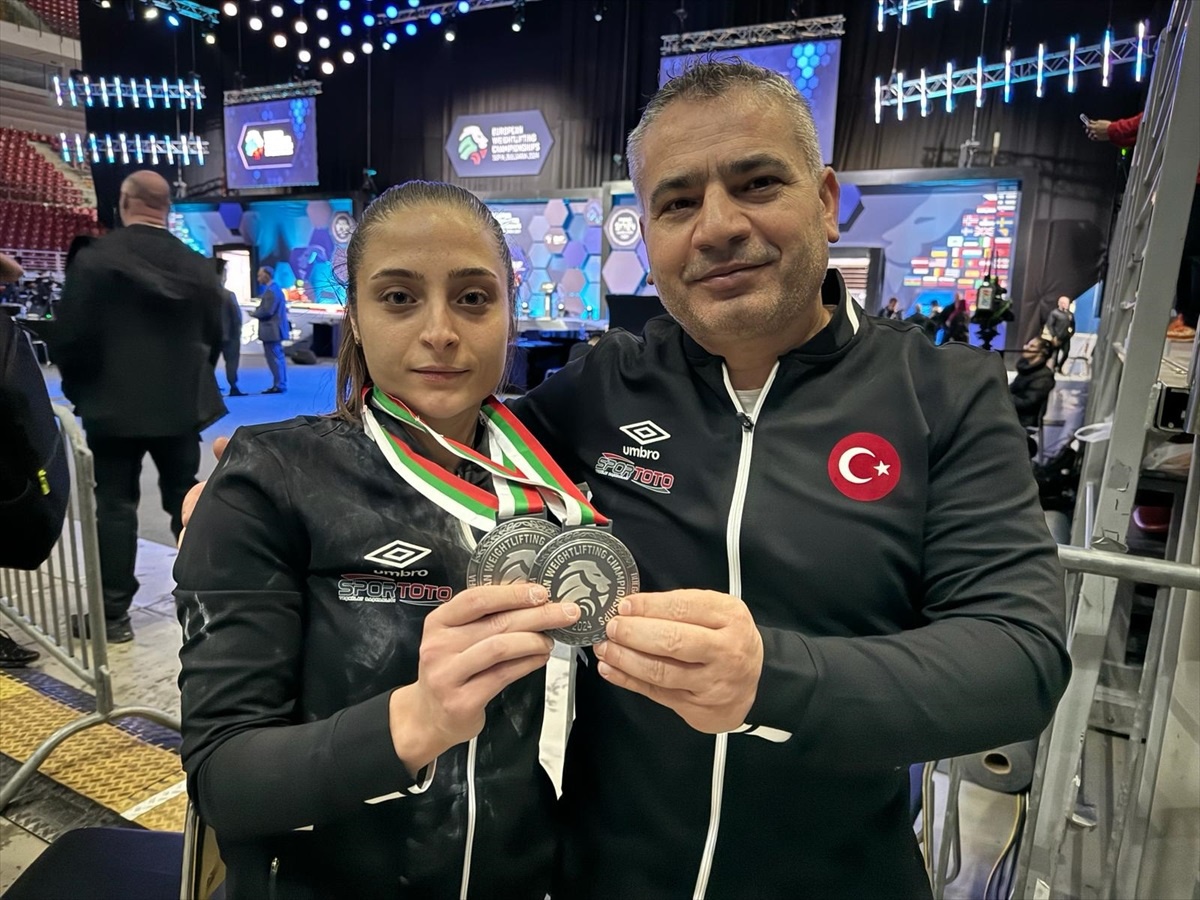 Avrupa Halter Şampiyonası\'nda Burcu Alıcı\'dan iki bronz madalya