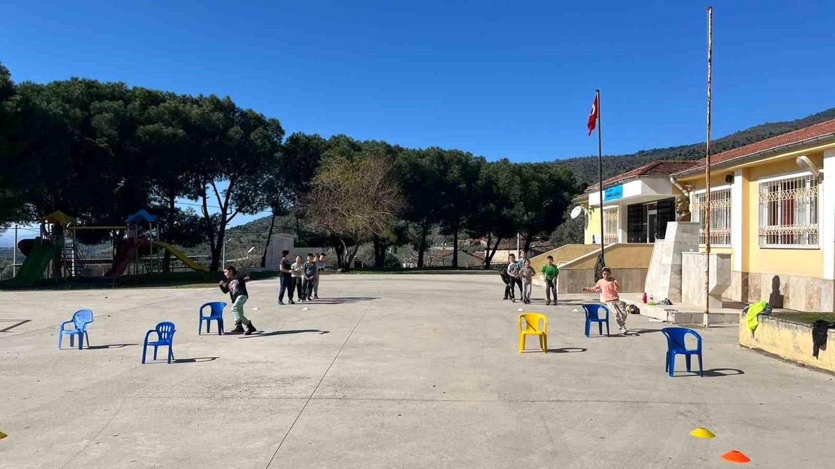 Aydın\'da İlkokul Öğrencilerine Spor Eğitimi Veriliyor