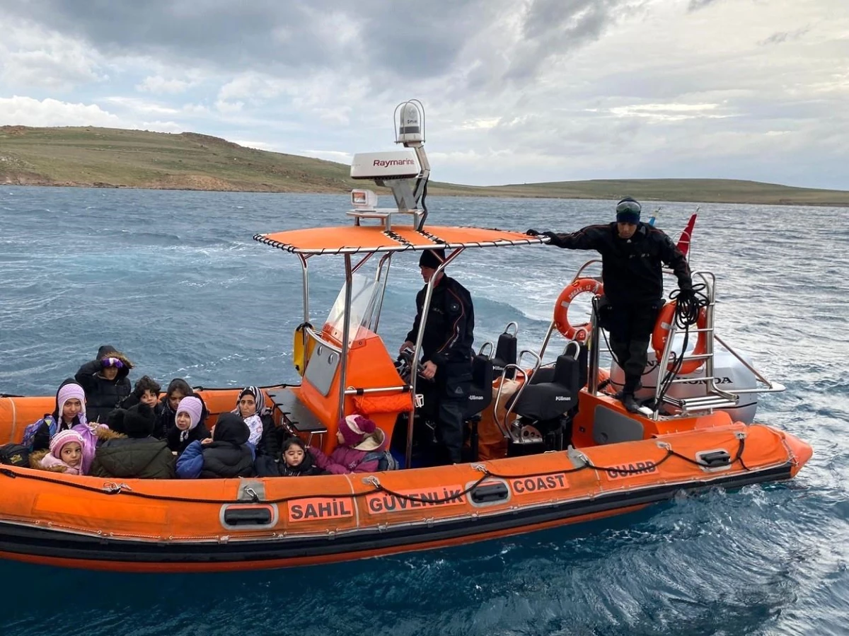 Balıkesir Sahil Güvenlik, 27 düzensiz göçmeni kurtardı