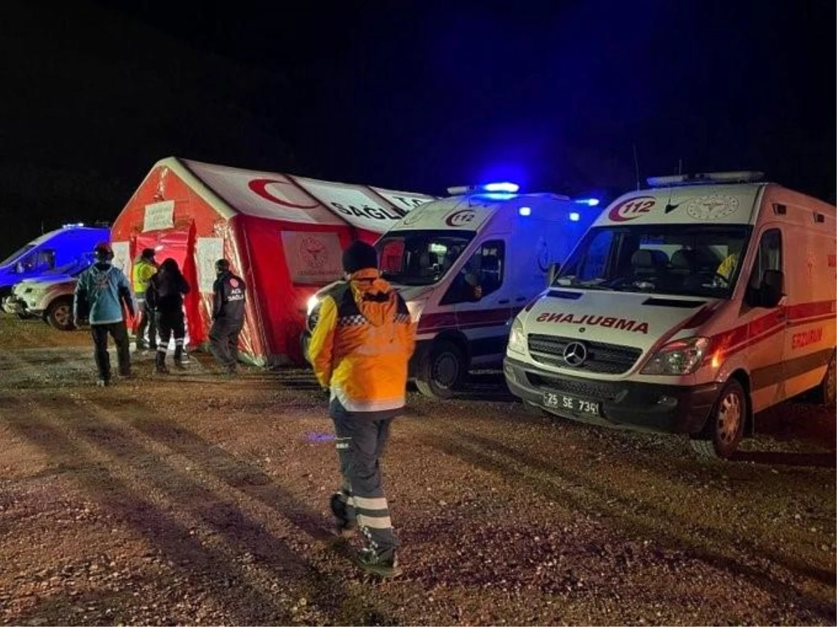 Erzincan İliç\'teki Heyelan Bölgesine Ambulans ve UMKE Ekibi Sayısı Artırıldı
