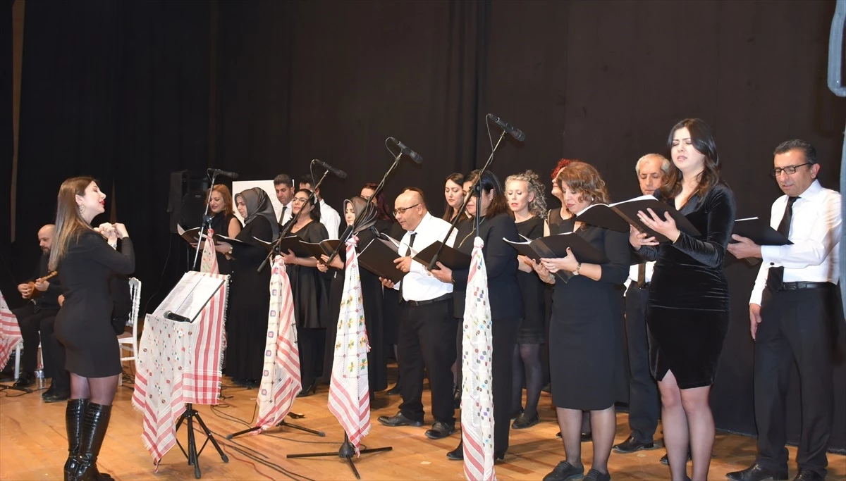 Sinop\'un Boyabat ilçesinde Türk halk müziği korosu konser verdi