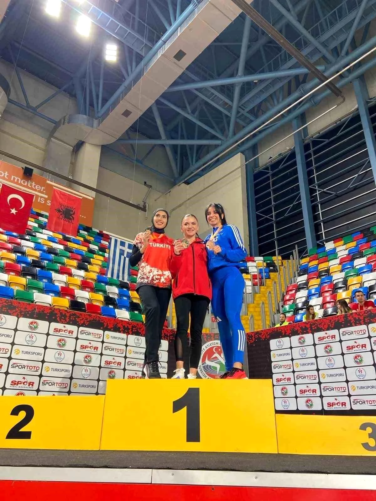 Kayserili Sporcu Burcu Subatan, Balkan Salon Atletizm Şampiyonası\'nda Gümüş Madalya Kazandı