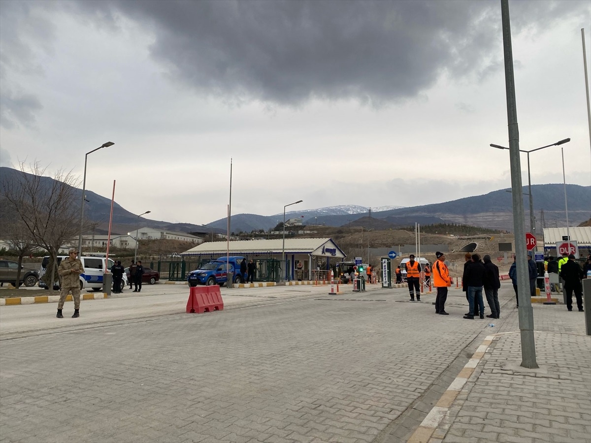 Cumhurbaşkanı Yardımcısı Yılmaz: \'Toprak kaymasıyla ilgili tüm imkanlarımızla sahadayız\'