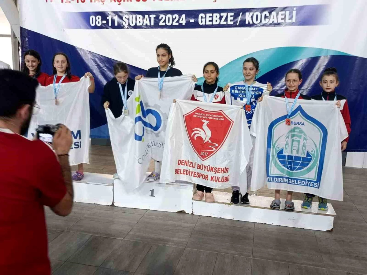 Denizli Büyükşehir Belediyespor Yüzme Takımı Türkiye Açık Su Yüzme Kış Şampiyonası\'nda Başarılı