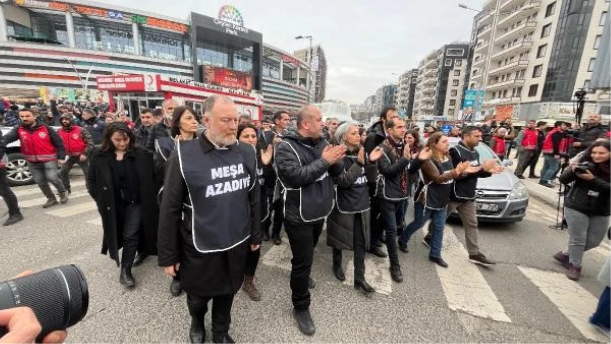 Diyarbakır\'da DEM Parti\'nin düzenlediği \'Özgürlük yürüyüşü\'ne polis izin vermedi