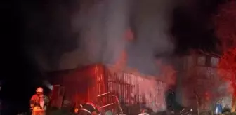 Düzce'nin Kaynaşlı ilçesinde ardiyede çıkan yangın itfaiye söndürdü