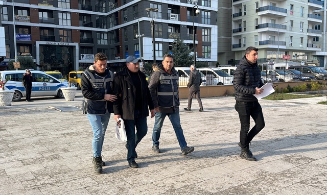 Kahve fincanlarını tükürükle temizleyen işletmeciden şaka gibi savunma Kahve fincanlarını tükürükle temizleyen işletmeciden şaka gibi savunma