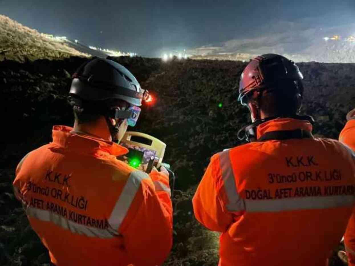 Erzincan'da altın madeninde toprak kayması! Göçük altında işçiler var Erzincan'da altın madeninde toprak kayması! Göçük altında işçiler var