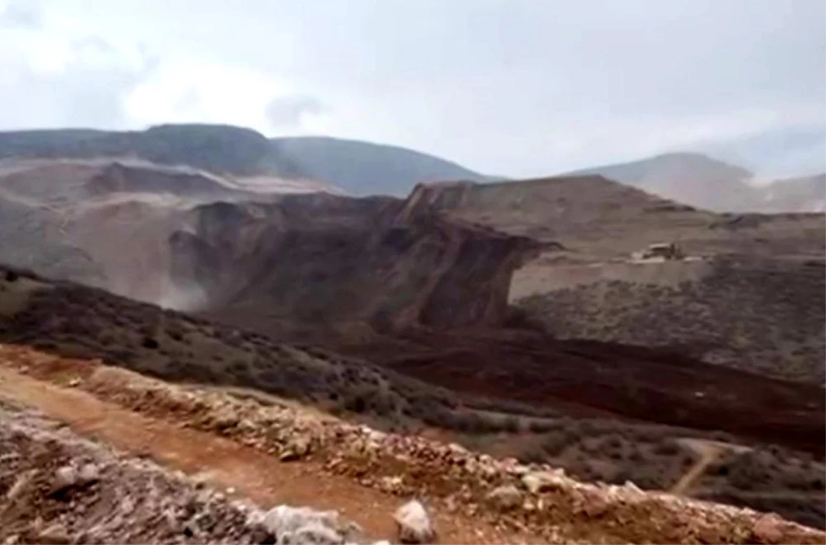Erzincan\'da maden sahasında toprak kayması: En az 9 kişi toprak altında kaldı