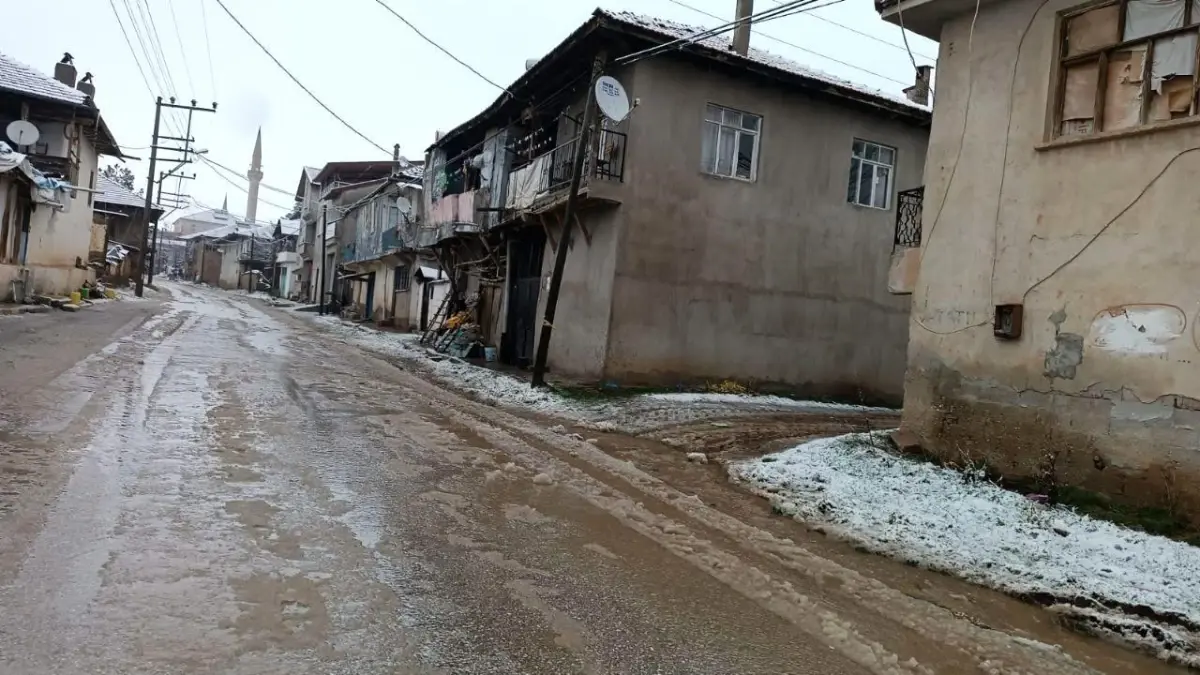 Isparta\'da yaşlı adam evinin penceresinden düşerek hayatını kaybetti