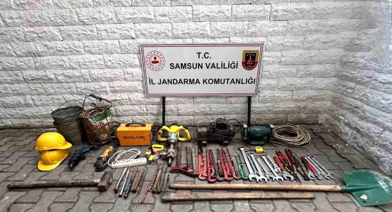 Samsun\'da Define Arayan 5 Kişi Jandarma Tarafından Yakalandı