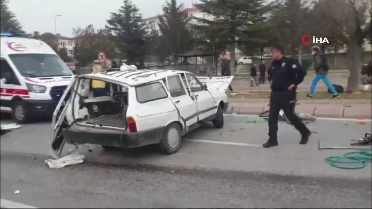 Kayseri'de feci kaza: Kazaya karışan araç hurdaya döndü, 3 kişi yaralandı