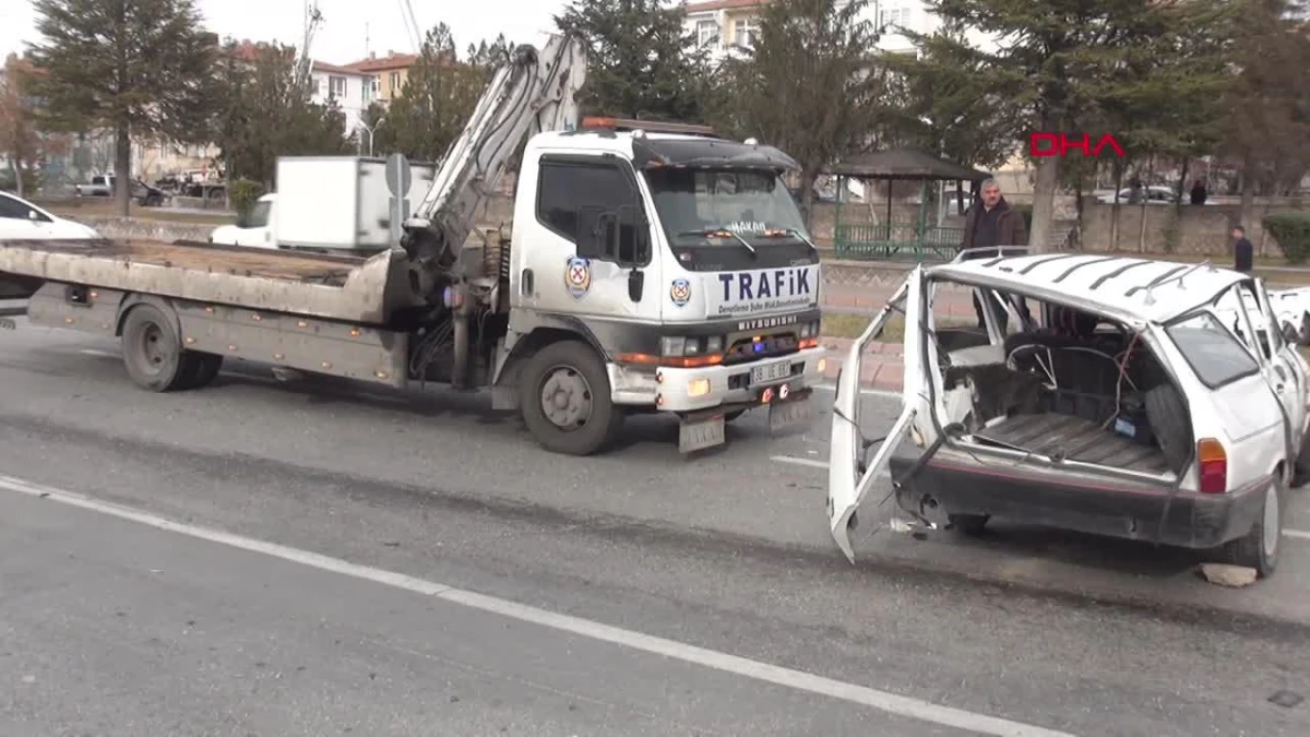 KAYSERİ\'de, iki otomobilin çarpıştığı kazada, 3 kişi yaralandı