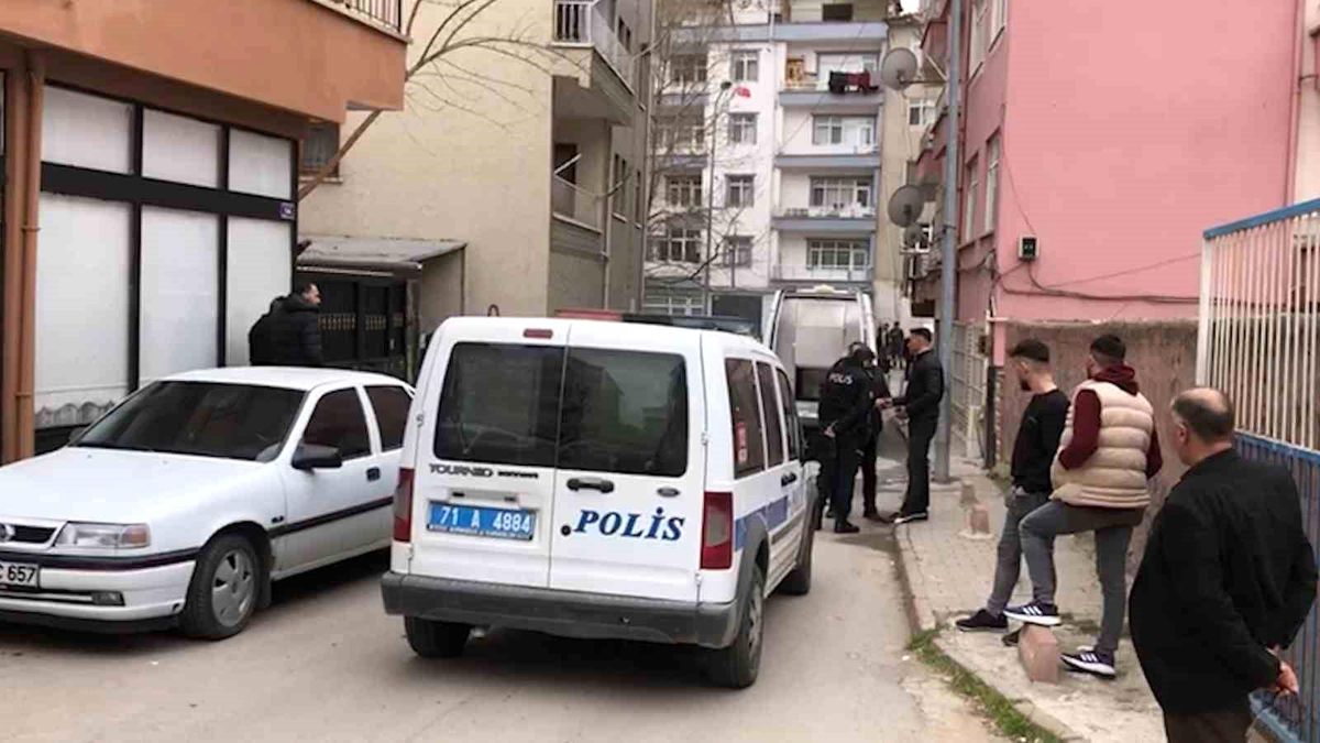 Kırıkkale\'de 25 yaşındaki genç, husumetlisi tarafından bıçaklanarak öldürüldü