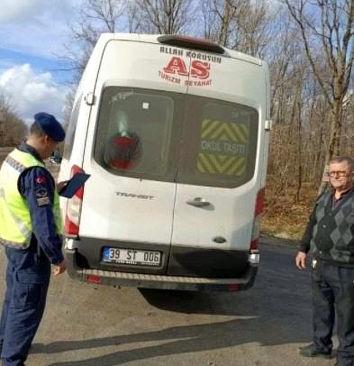 Kırklareli\'nde jandarma ekiplerince okul servisleri denetlendi