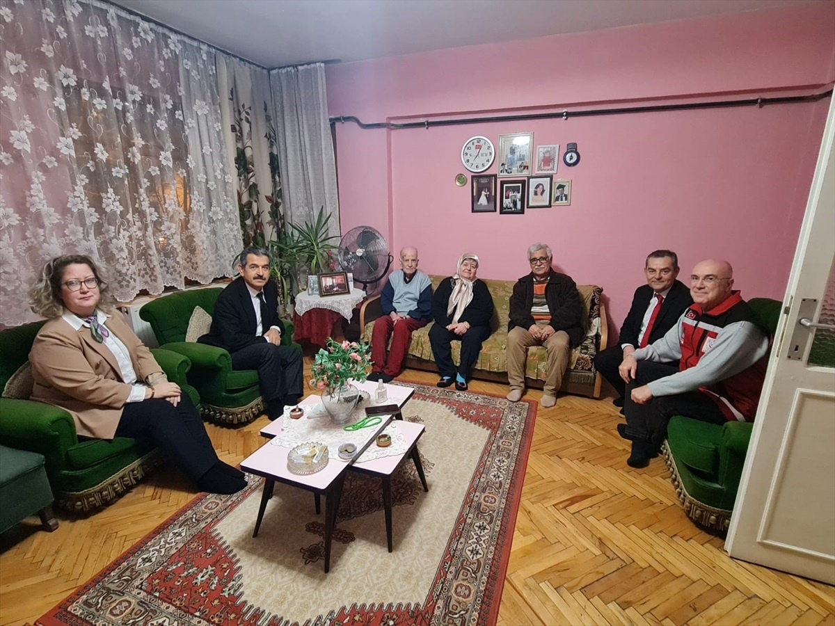 Kırklareli Valisi Birol Ekici, şehit ailesini ziyaret etti