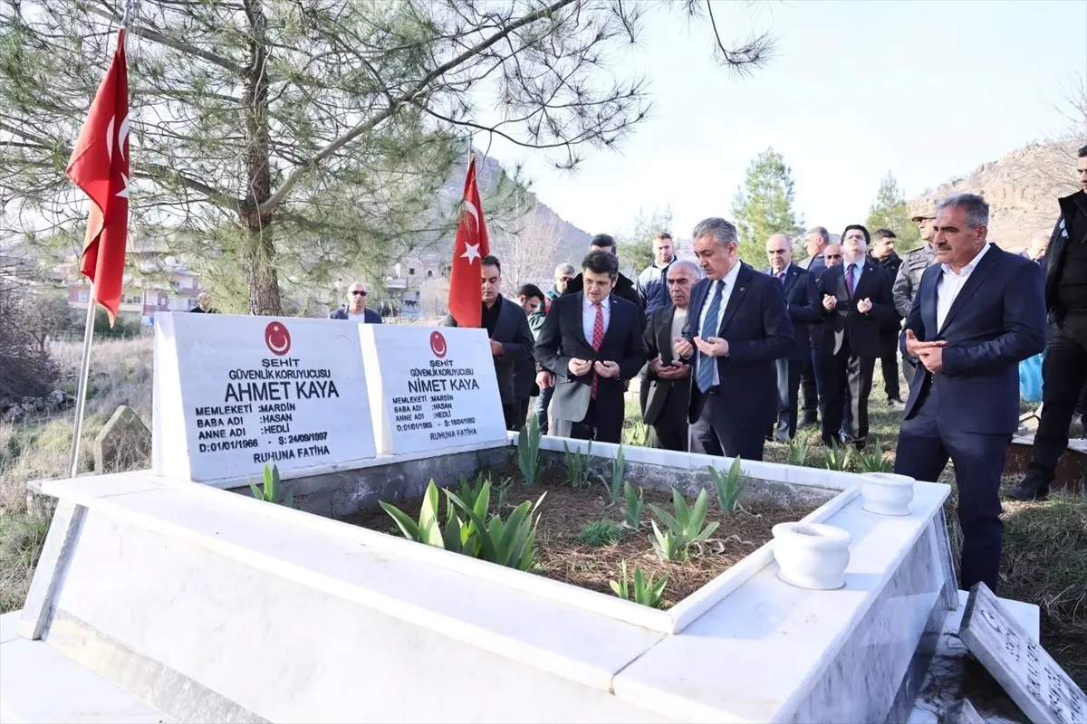 Mardin Valisi ve Büyükşehir Belediye Başkan Vekili Tuncay Akkoyun, Ömerli ilçesinde kırsal mahalleleri ziyaret etti