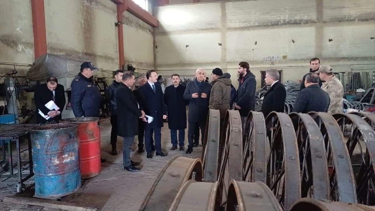 Muş Valisi Avni Çakır, Malazgirt ilçesinde ziyaretlerde bulundu