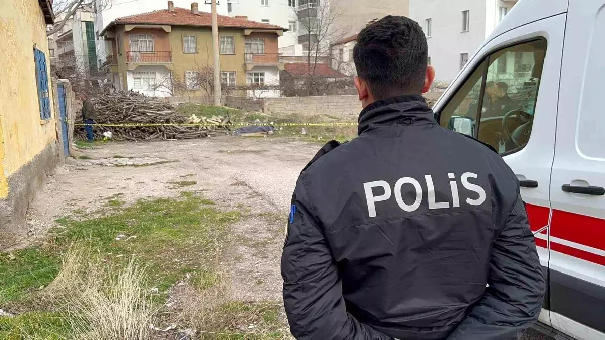 Aksaray\'da Odun Kesmeye Giden Yaşlı Adam Kalp Krizinden Hayatını Kaybetti