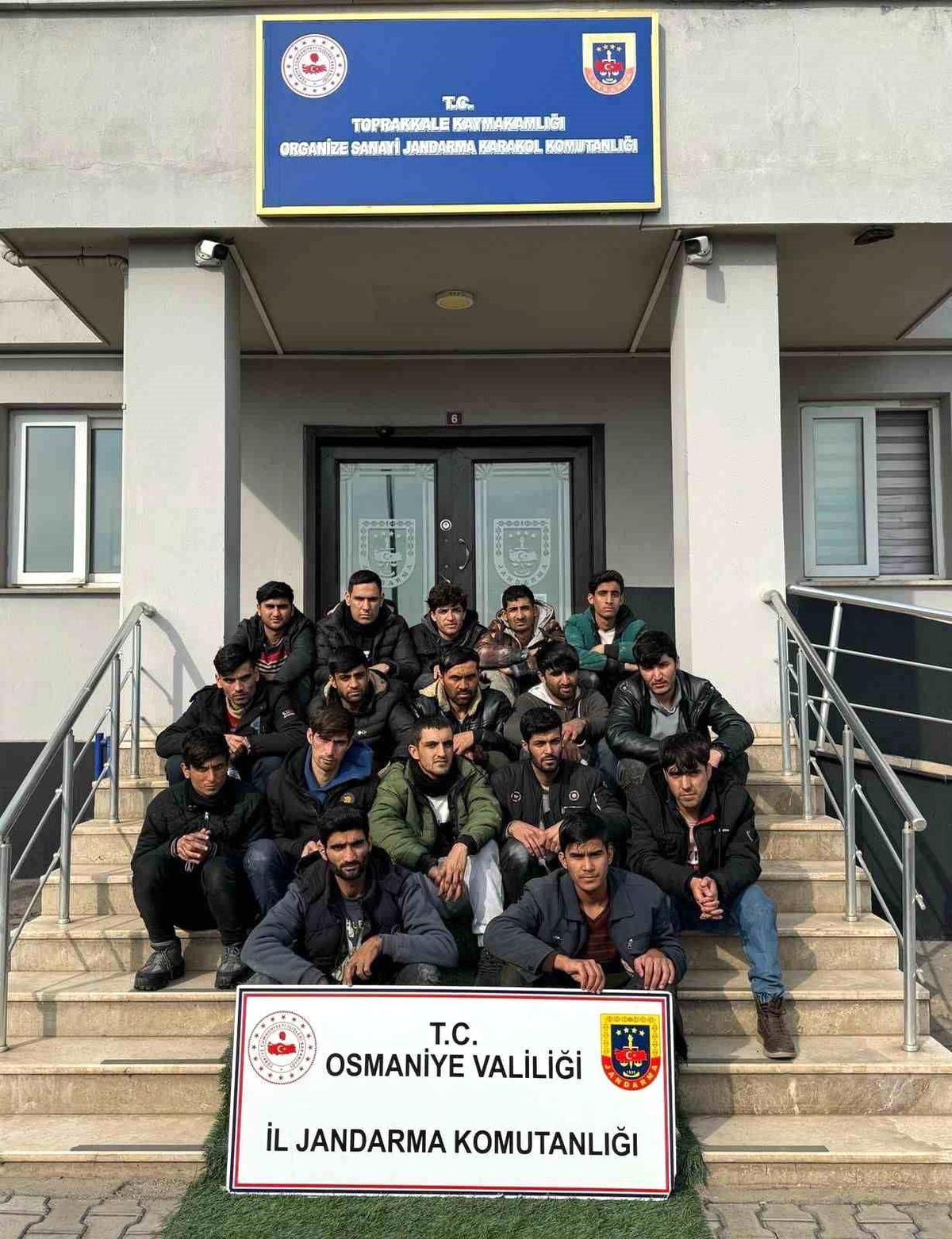 Osmaniye\'de Jandarma Operasyonu: 24 Düzensiz Göçmen Yakalandı