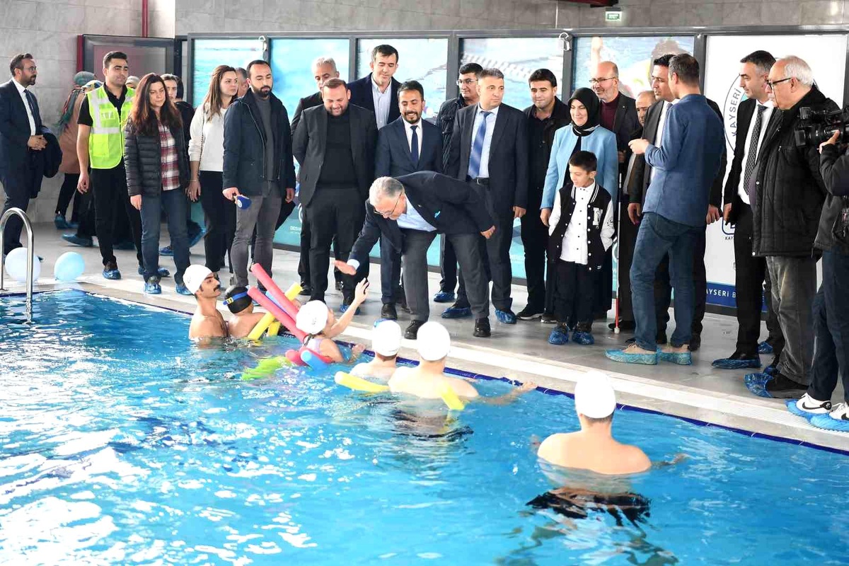 Kayseri Büyükşehir Belediyesi Engelsiz Yaşam Merkezi Havuz Kompleksi Açıldı