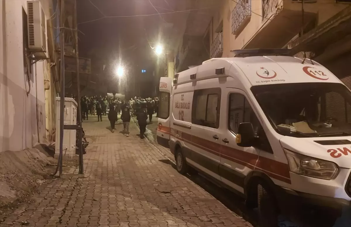 Şanlıurfa'da tek katlı metruk bina çöktü, 1 kişi enkaz altında kaldı