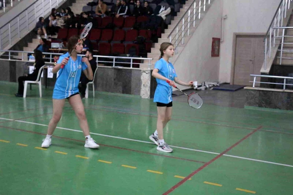 Sivas\'ta Badminton Yıldızlar İl Birinciliği Müsabakaları Düzenlendi