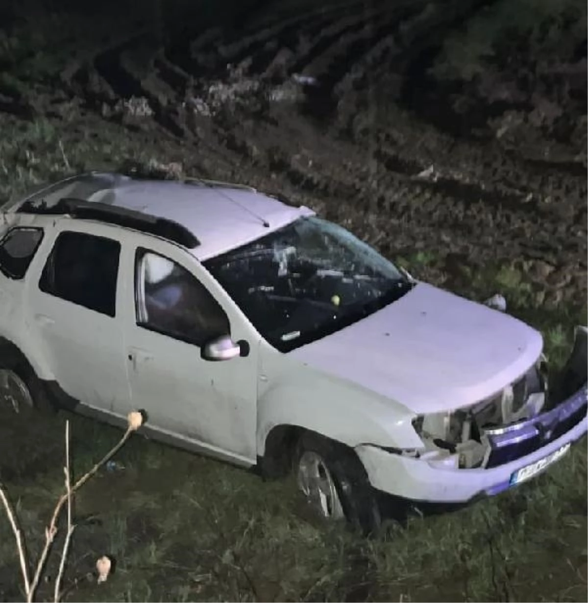 Bursa\'da Otomobil Tarlaya Uçtu: 2 Ölü, 1 Yaralı