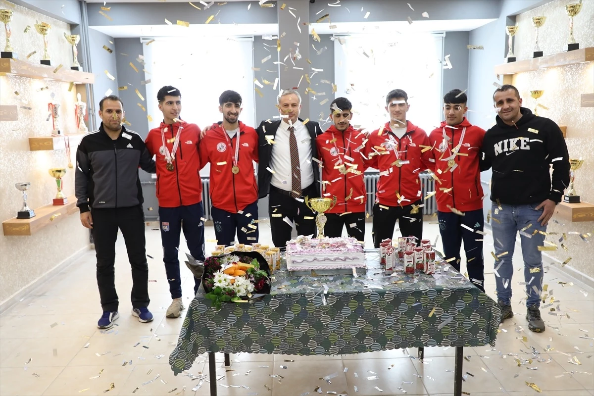 Ağrılı lise öğrencileri Okul Sporları Kros Türkiye Şampiyonası\'nda birinci oldu